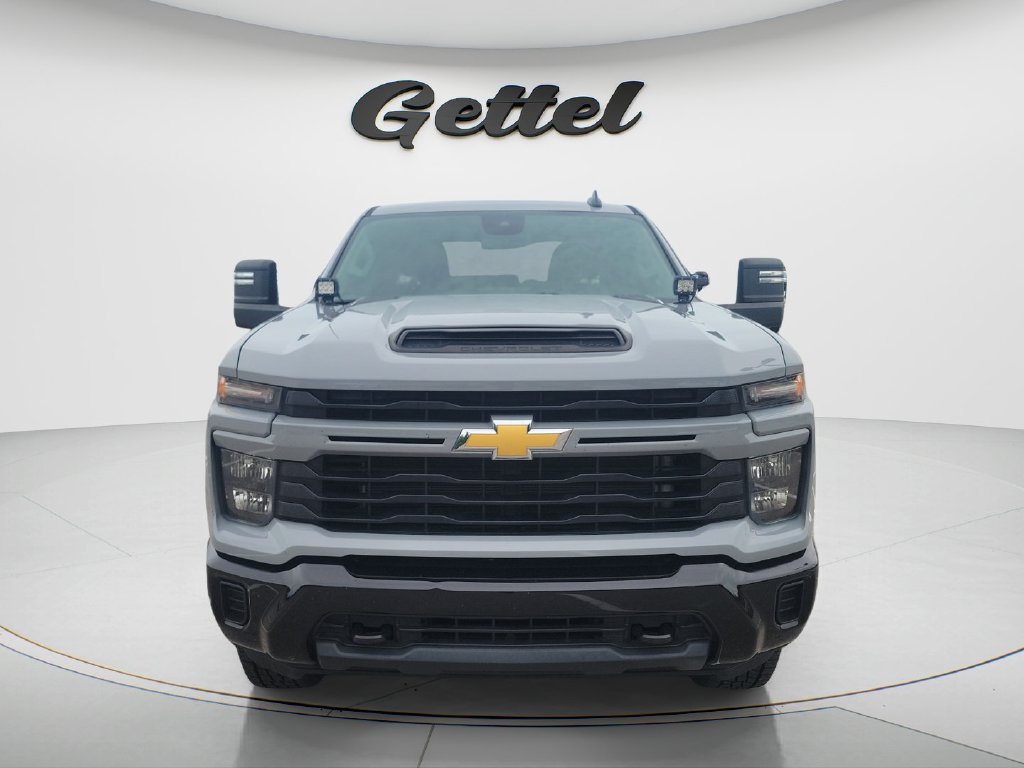 Used 2024 Chevrolet Silverado 2500 Custom AWD/4WD image 2