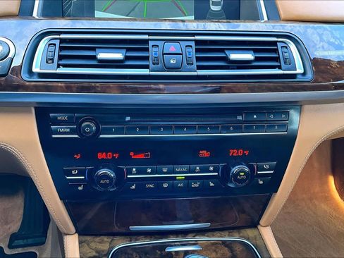 Used 2014 BMW 750Li image 32