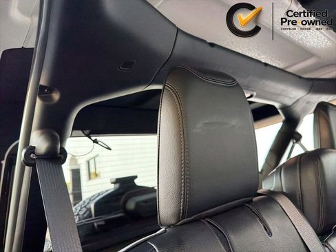Used 2022 Jeep Wrangler Unlimited Rubicon w/ LED Lighting Group AWD/4WD image 36