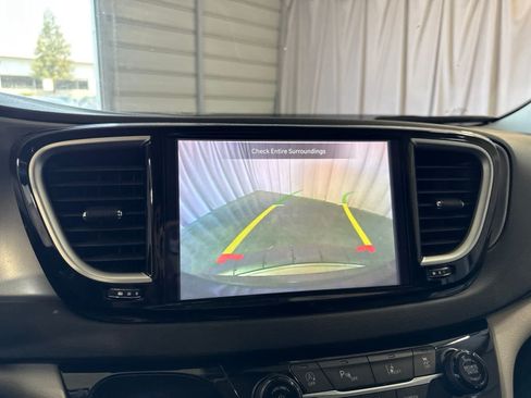 Used 2023 Chrysler Pacifica Touring-L FWD image 30