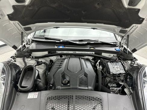 Used 2024 Porsche Macan AWD/4WD image 27