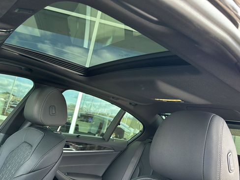 Used 2021 BMW 540i w/ M Sport Package image 29