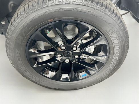 Used 2023 Jeep Wrangler Unlimited Sahara AWD/4WD image 11