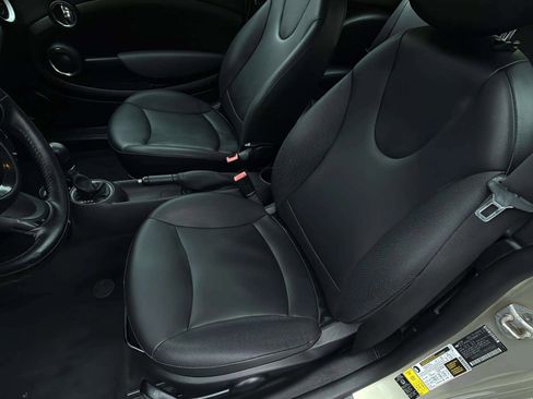 Used 2011 MINI Cooper Hardtop image 18