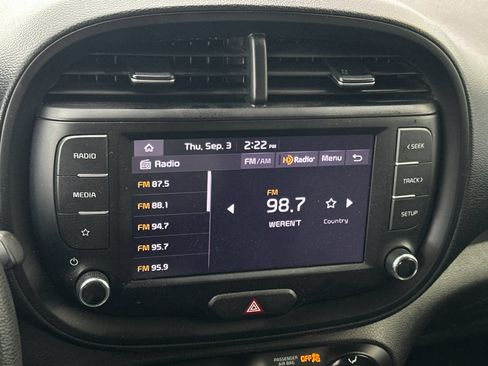 Used 2023 Kia Soul LX w/ LX Technology Package FWD image 18