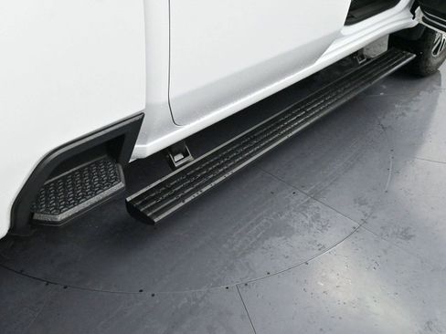 Used 2022 GMC Sierra 2500 AT4 w/ AT4 Preferred Package image 9