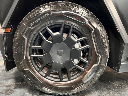 Used 2024 Tesla Cybertruck Cyberbeast AWD/4WD image 29