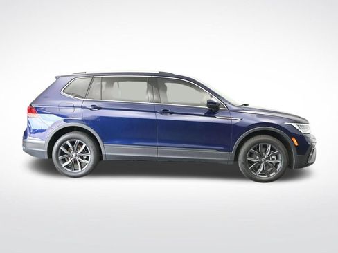 Used 2023 Volkswagen Tiguan SE w/ Panoramic Sunroof Package FWD image 4