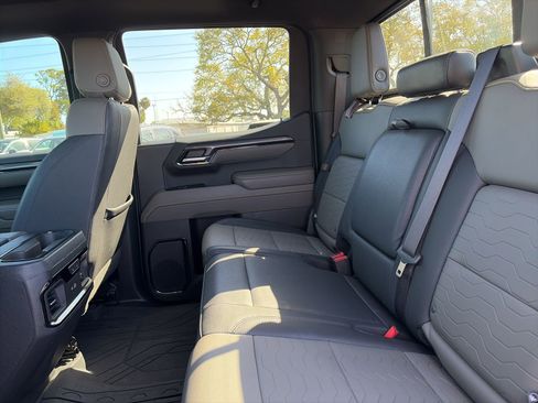 Used 2023 Chevrolet Silverado 1500 ZR2 image 9