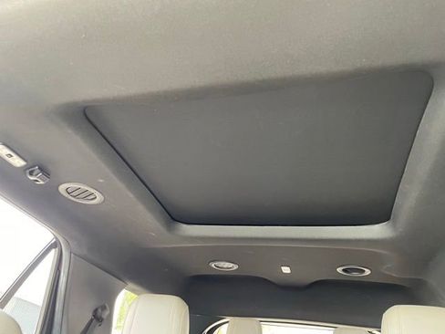 Certified 2018 Ford Explorer XLT w/ Equipment Group 202A AWD/4WD image 24