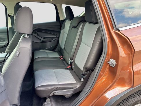 Used 2017 Ford Escape SE w/ Equipment Group 201A AWD/4WD image 11