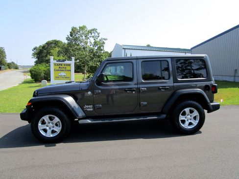 Used 2018 Jeep Wrangler Unlimited Sport S image 2