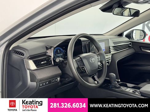 Used 2025 Toyota Camry LE FWD image 13