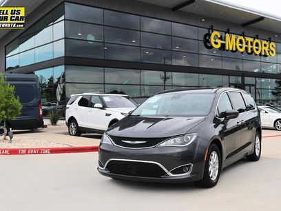 Used 2020 Chrysler Pacifica Touring w/ Advanced Safetytec Group