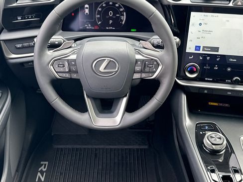 Used 2025 Lexus RZ 300e image 11
