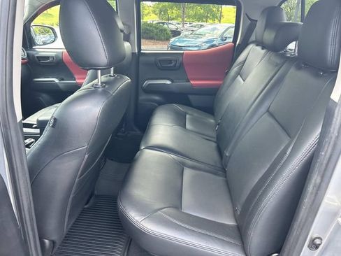 Used 2020 Toyota Tacoma SR5 w/ Technology Package AWD/4WD image 17
