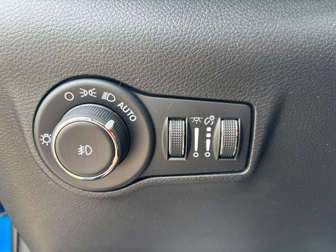 Used 2024 Jeep Compass Latitude AWD/4WD image 19