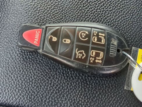 Used 2017 Dodge Grand Caravan SXT image 39