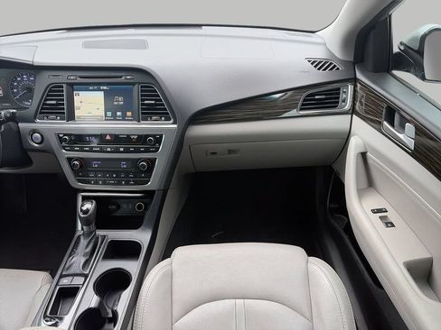 Used 2016 Hyundai Sonata Limited w/ Option Group 04 FWD image 12