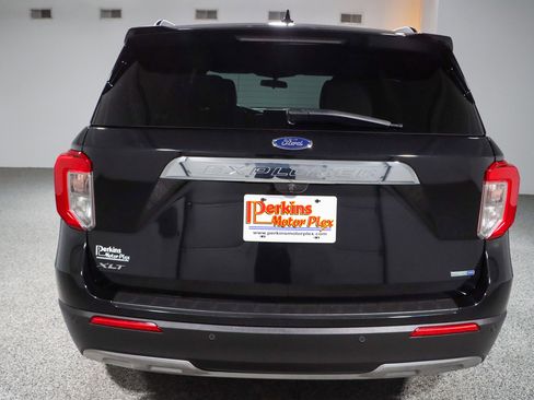 Used 2020 Ford Explorer XLT w/ Equipment Group 202A AWD/4WD image 8