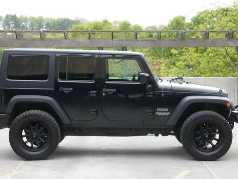 Used 2016 Jeep Wrangler Unlimited Sport w/ Quick Order Package 24S AWD/4WD image 16