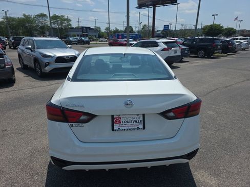 Used 2022 Nissan Altima 2.5 S FWD image 5