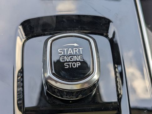 New 2025 Volvo XC90 T8 Plus w/ Protection Package Premier image 28