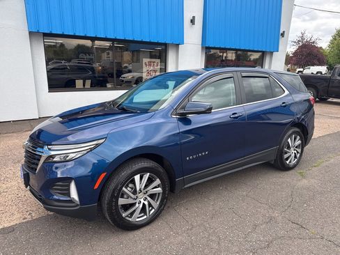 Used 2023 Chevrolet Equinox LT image 1