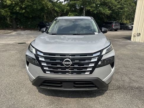 Used 2025 Nissan Rogue S FWD image 2
