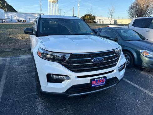 Used 2023 Ford Explorer XLT w/ Equipment Group 202A image 5