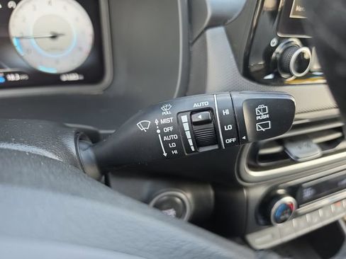 Used 2022 Hyundai Kona Limited AWD/4WD image 23