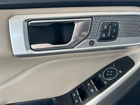 Used 2022 Ford Explorer Limited w/ Equipment Group 301A image 16