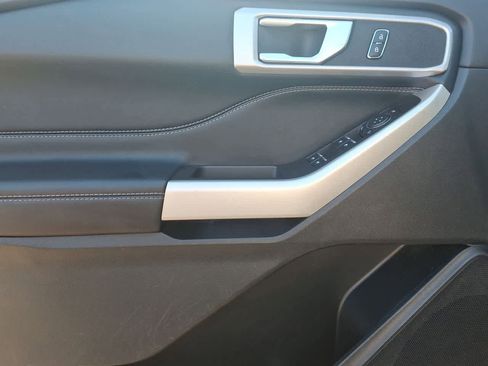 Used 2023 Ford Explorer XLT image 16