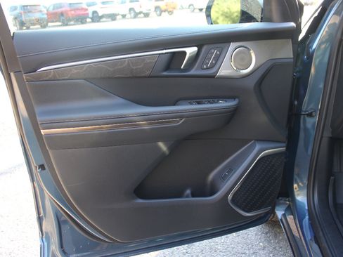 New 2026 Buick Enclave Avenir image 9