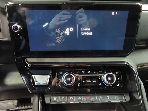 Used 2025 GMC Sierra 2500 AT4 w/ AT4 Premium Plus Package image 13