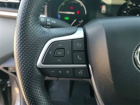 Used 2024 Toyota Sienna XLE image 16