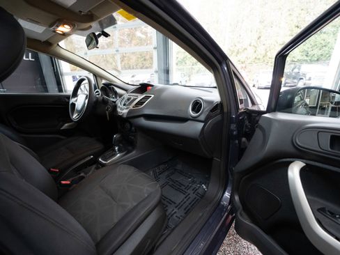 Used 2012 Ford Fiesta SE image 25