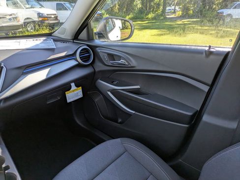New 2026 Chevrolet Trax LS w/ Driver Confidence Package image 17