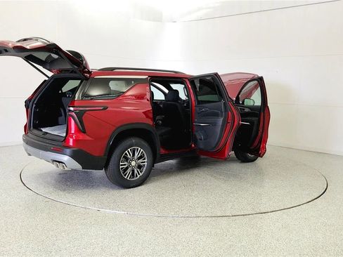 New 2026 Chevrolet Traverse LT w/ Driver Confidence Package AWD/4WD image 12