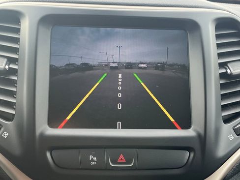 Used 2016 Jeep Cherokee Latitude w/ Safety/Convenience Group image 27