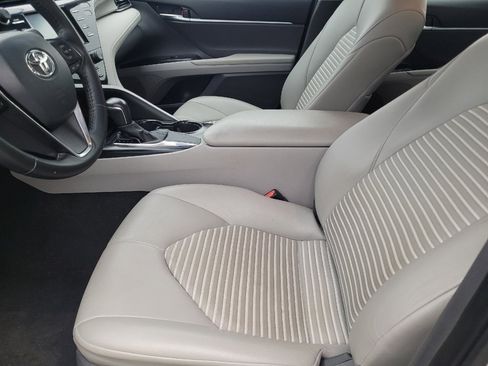 Used 2020 Toyota Camry SE image 17
