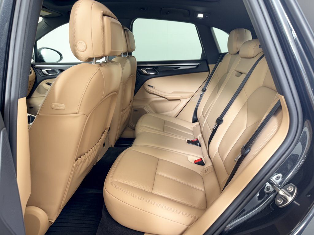 Used 2026 Porsche Macan AWD/4WD image 24