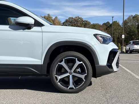 New 2026 Volkswagen Taos SEL image 9