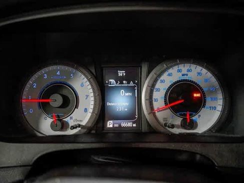 Used 2020 Toyota Sienna SE image 25
