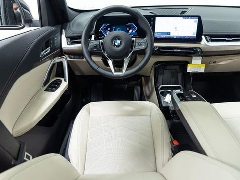 Used 2025 BMW X1 xDrive28i w/ Technology Package AWD/4WD image 3