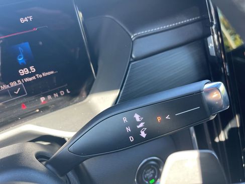 Used 2025 GMC Acadia Elevation image 18