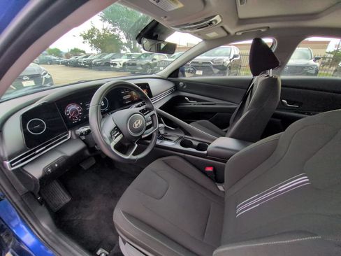 Used 2025 Hyundai Elantra SEL FWD image 15