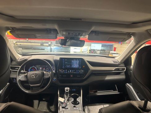 Used 2022 Toyota Highlander XLE FWD image 44
