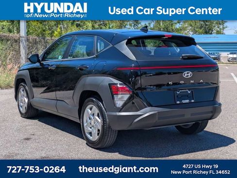 Certified 2025 Hyundai Kona SE FWD image 2