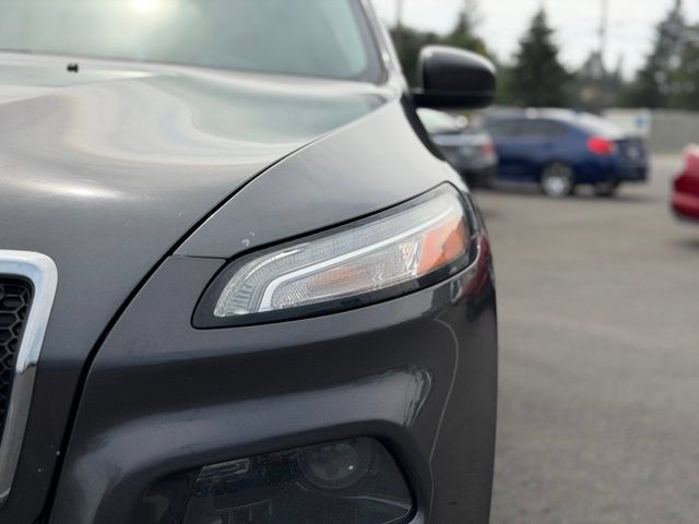 Used 2015 Jeep Cherokee Latitude AWD/4WD image 7